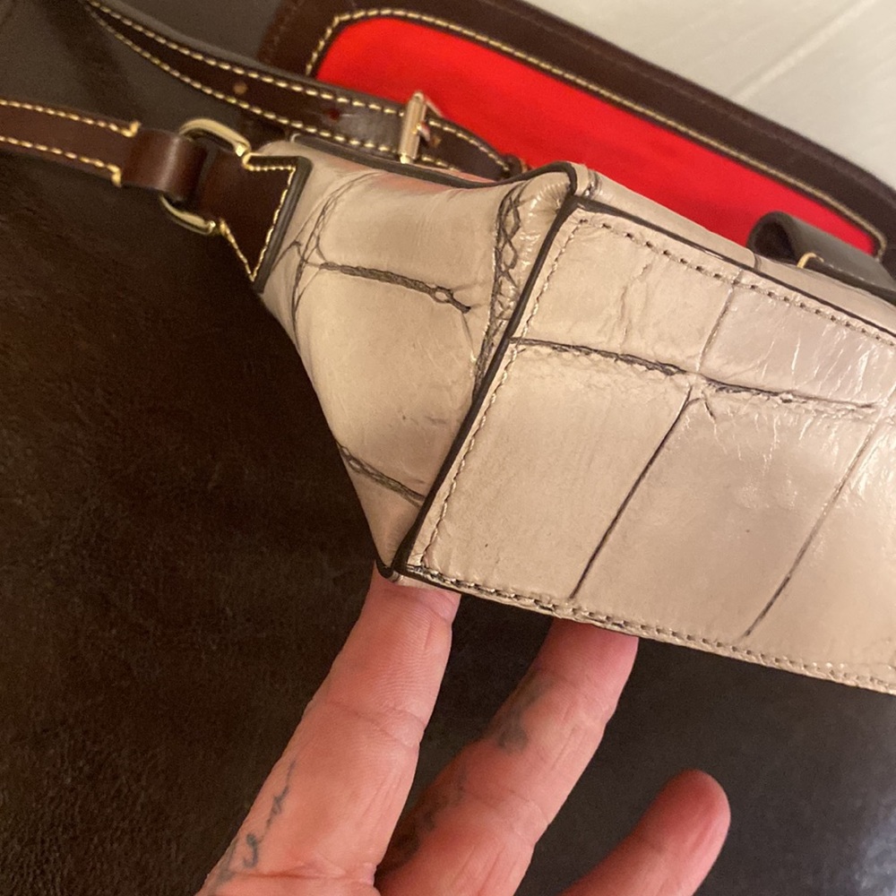 Like NEW Dooney & Bourke Crossbody Leather - Picture 6 of 8